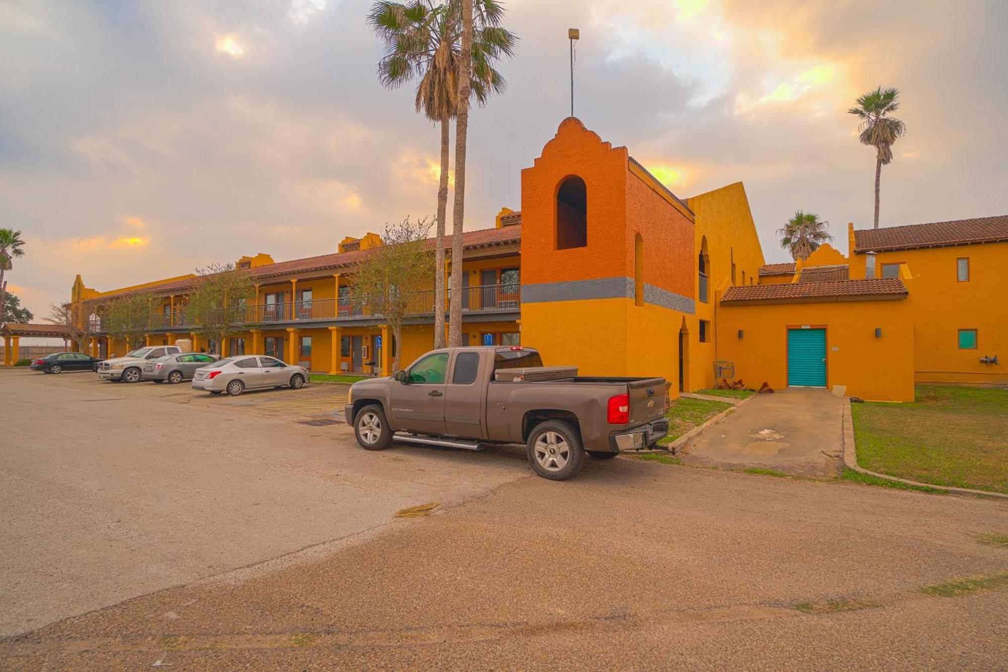 Oyo - Hwy 77 Hotel