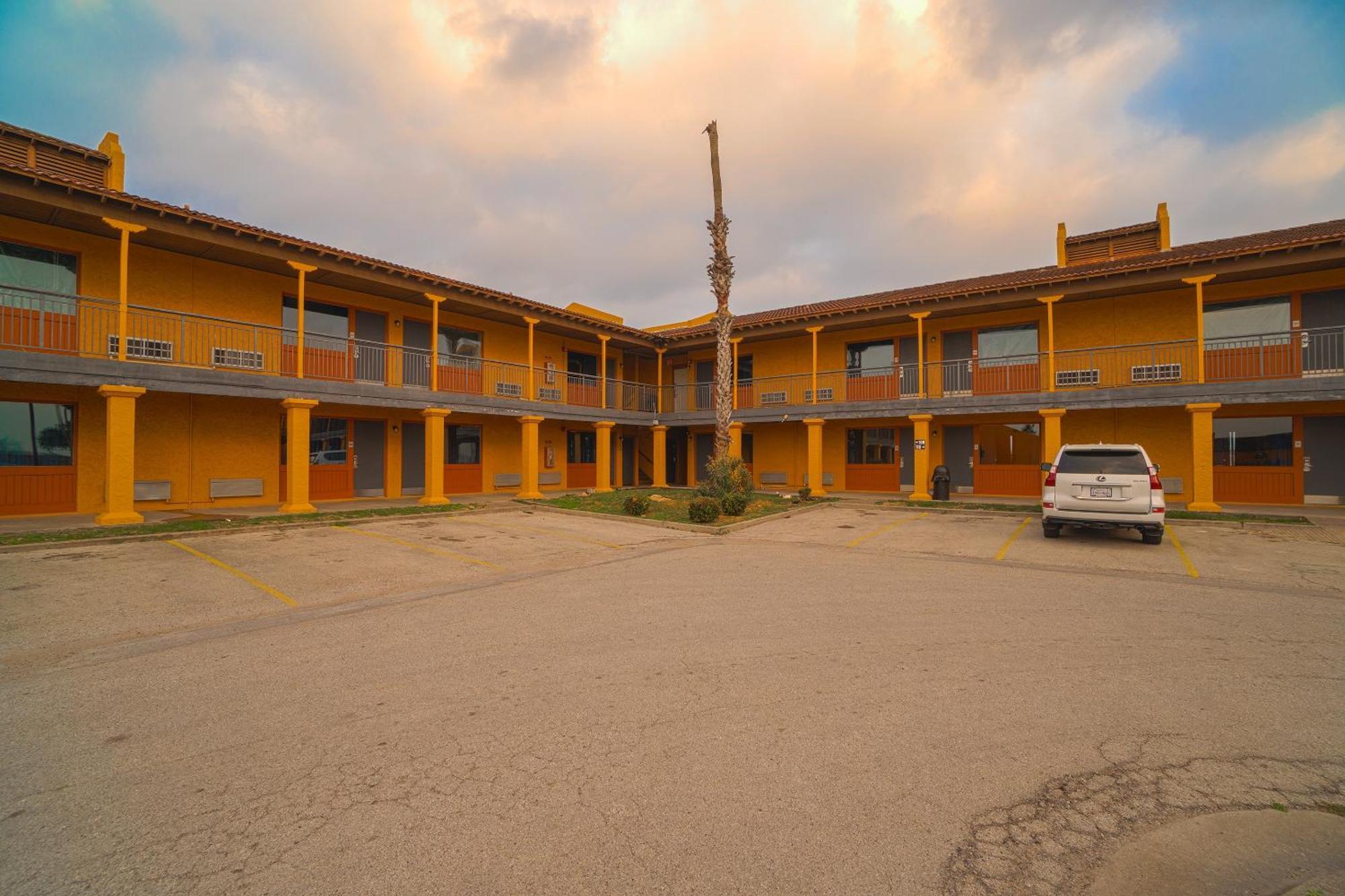 Hotel Oyo - Hwy 77 Kingsville
