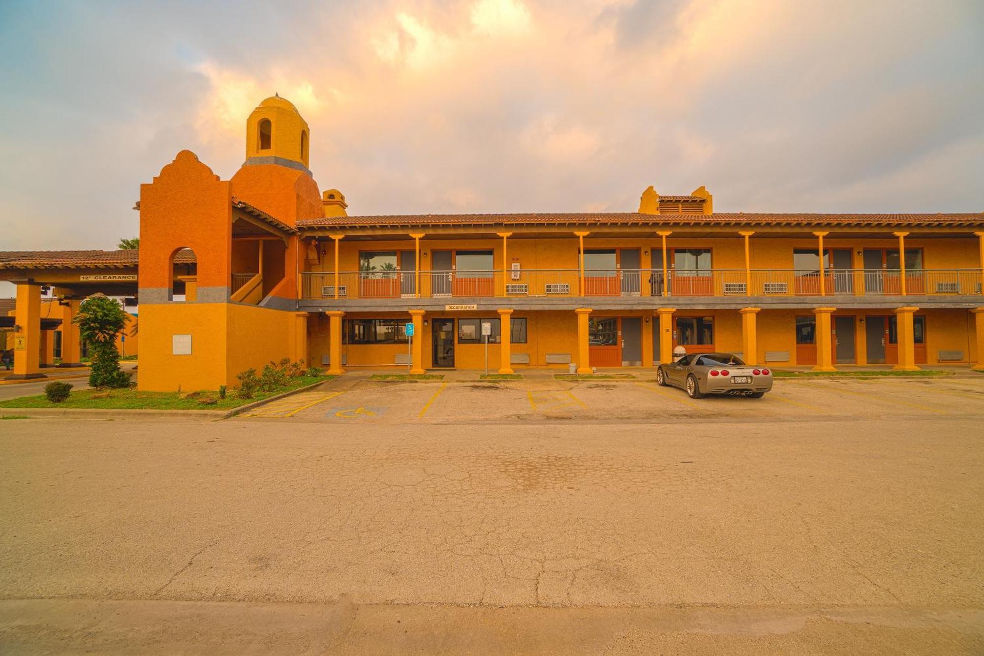 Hotel Oyo - Hwy 77 2*