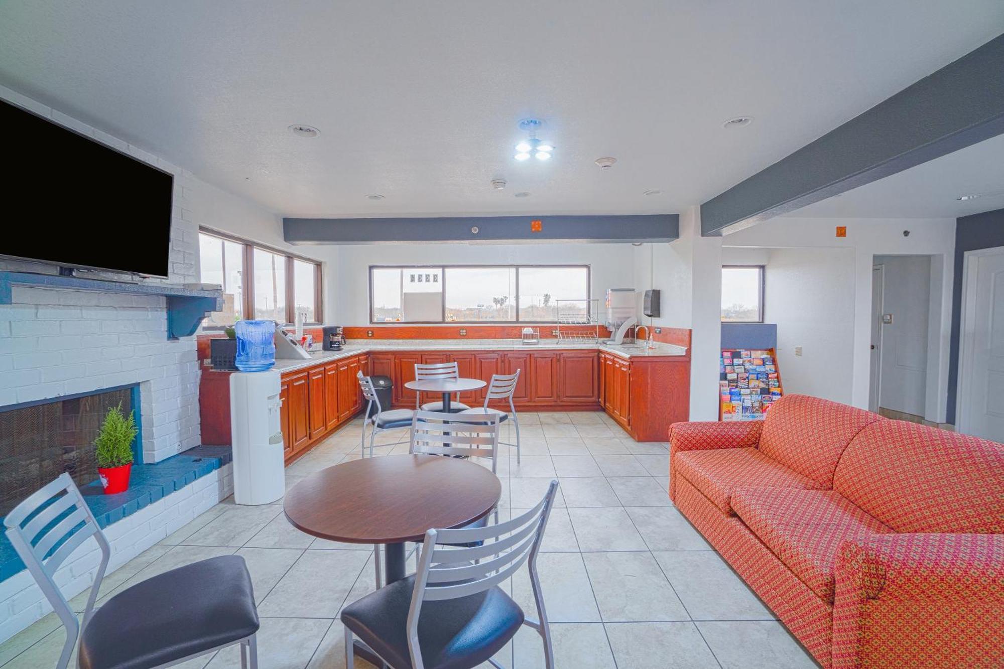 Hotel Oyo - Hwy 77 Kingsville