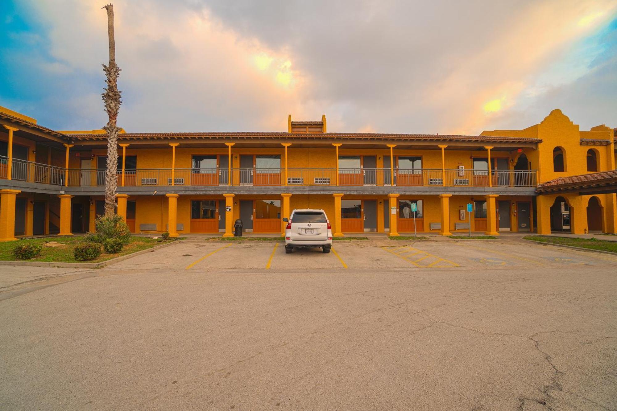 Oyo - Hwy 77 Kingsville