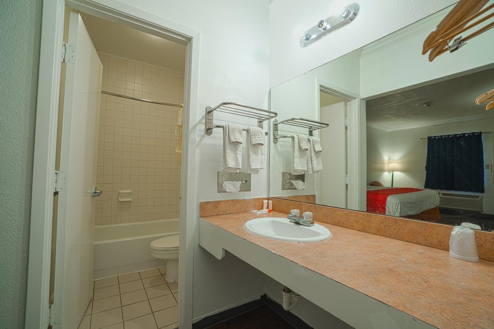 Oyo - Hwy 77 Hotel 2*