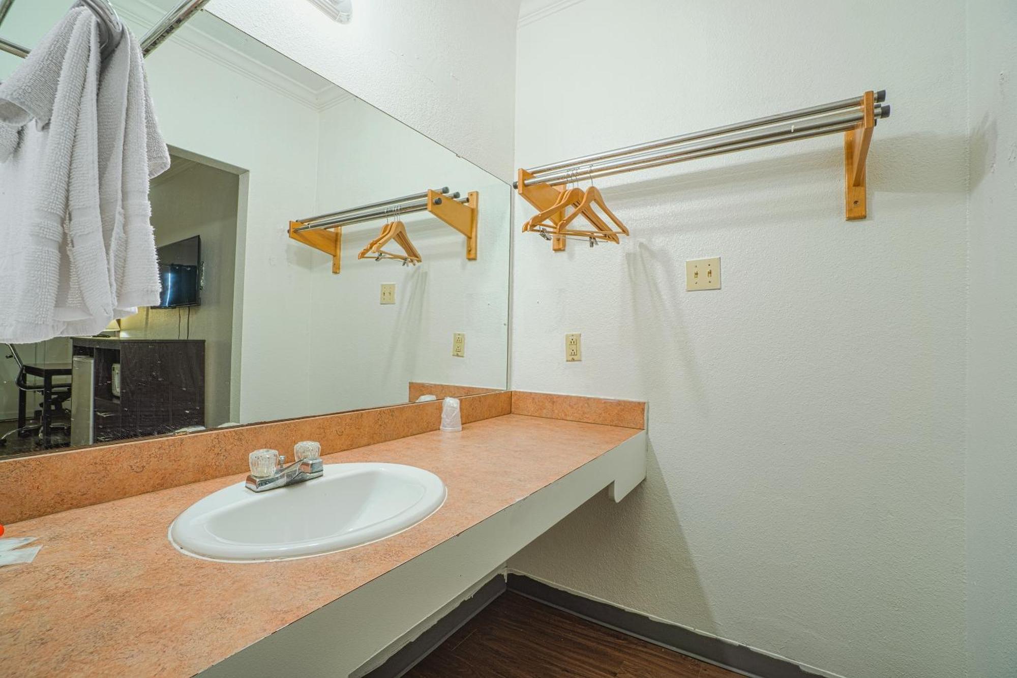 Oyo - Hwy 77 Hotel Kingsville